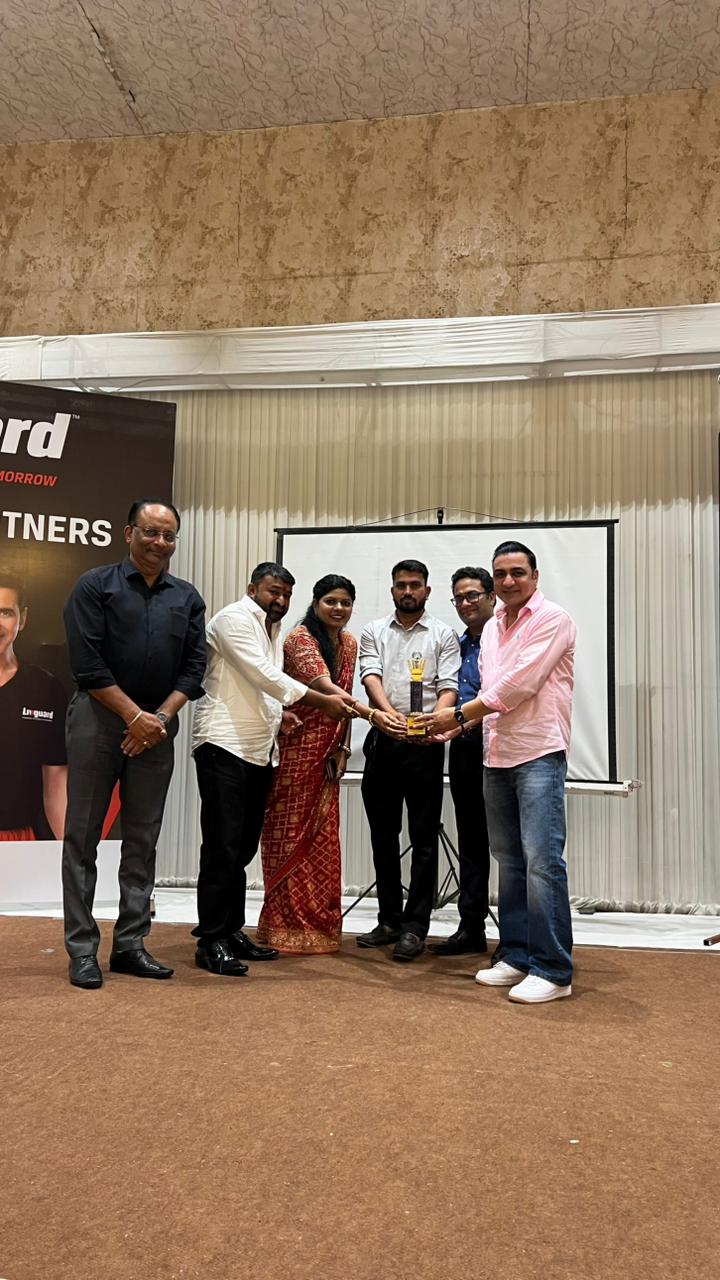 Exide Power Point receiving Best Dealer Award for West Maharashtra region